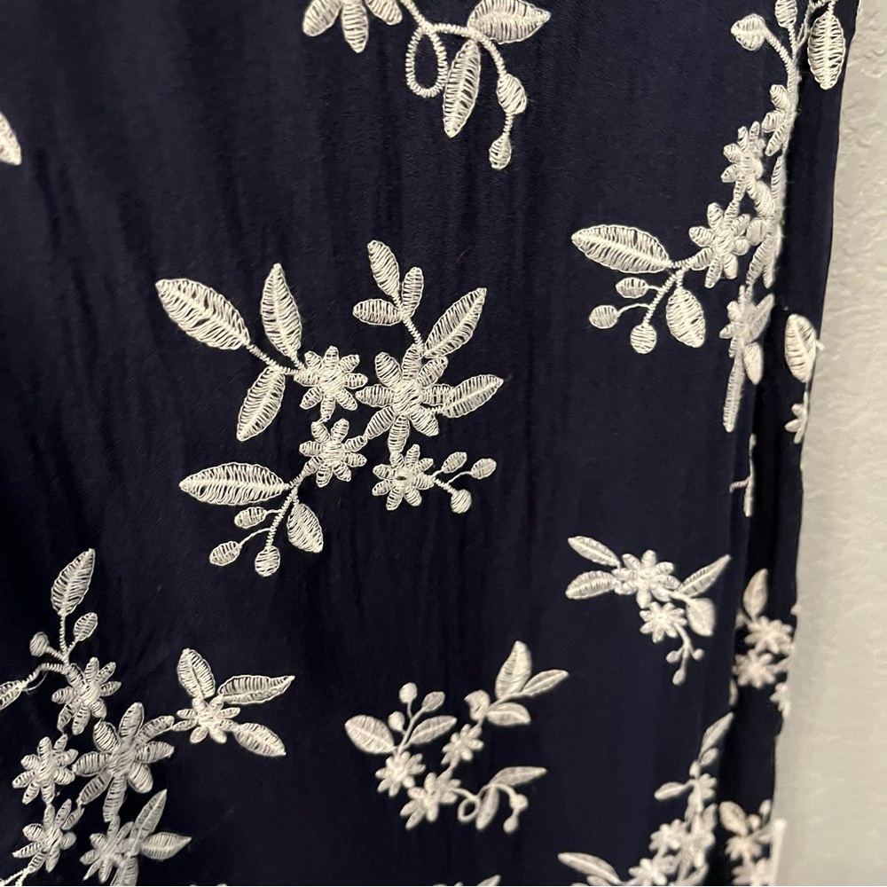 Aeropostale Embroidered Floral Dress navy blue white Keyhole Back Tie Size M - Picture 3 of 10